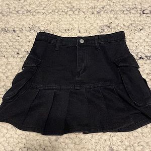 Brand: Emmiol. black denim skirt with pockets waist 26